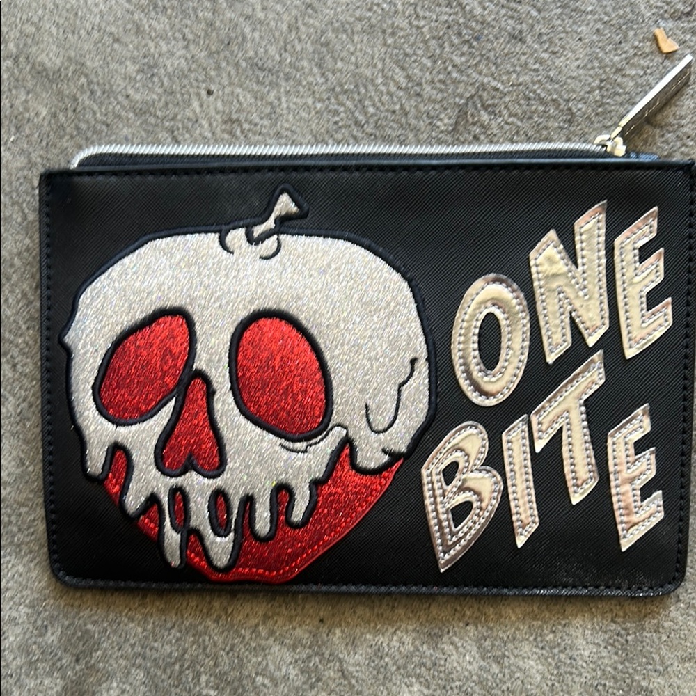Black Skull Patch Clutch